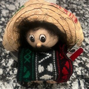 Mexican rag doll with a straw hat and its shawl.